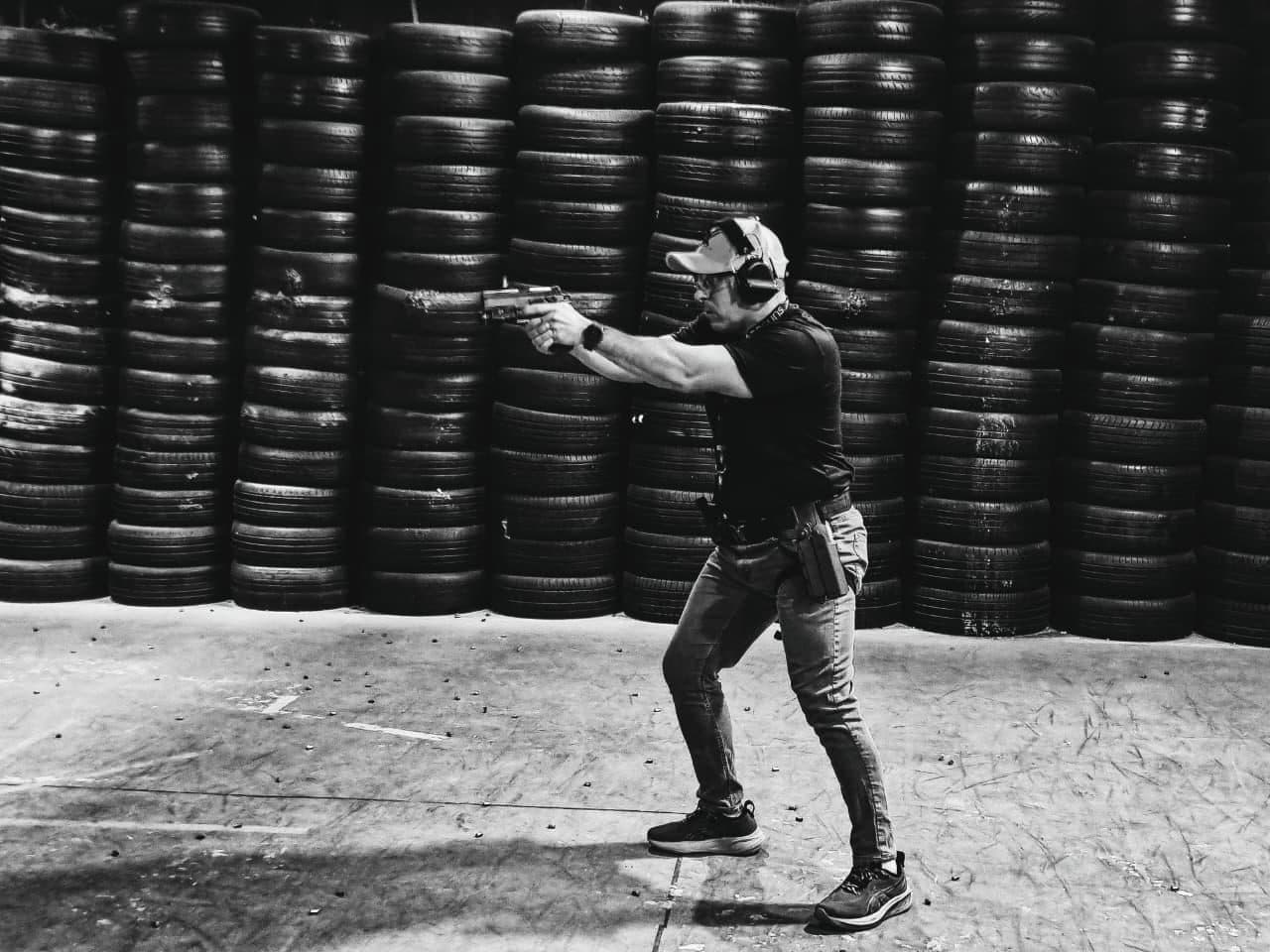 Atirador em movimento durante exercício dinâmico